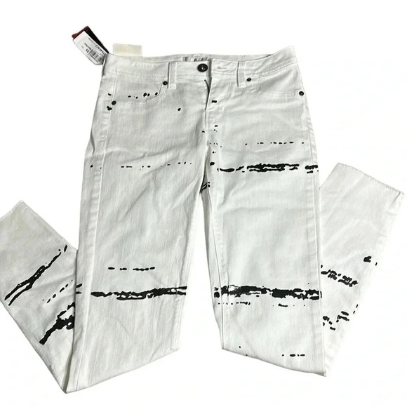 NWT Dex super skinny,ankle length,frey hem,white  denim, painter spray,low rise - Picture 4 of 10